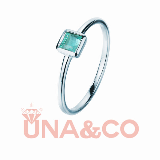 Simple cushion-shaped emerald and aquamarine ring