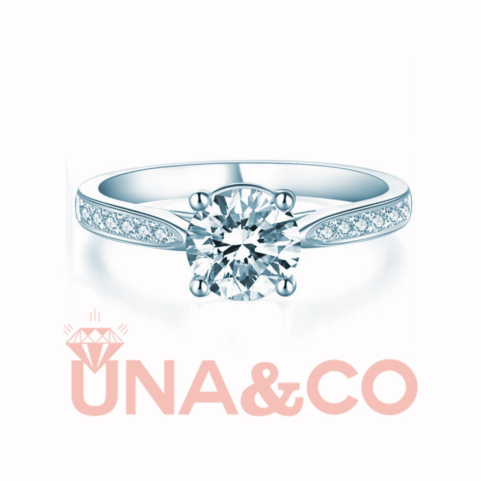 UNA&CO Four Prong Luxury Moissanite Ring